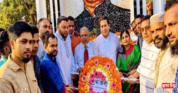 সোনারগাঁ উপজেলা যুবলীগের পক্ষ থেকে বঙ্গবন্ধুর প্রতিকৃতিতে শ্রদ্ধা