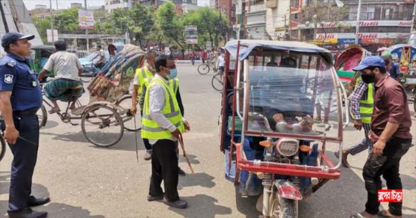 শহরে হার্ডলাইনে পুলিশ, নিষিদ্ধ ব্যাটারিচালিত অটো ঢুকলেই জব্দ