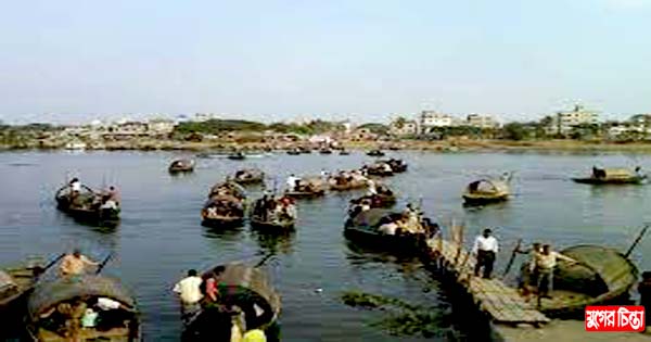 বন্দরের চিত্তরঞ্জন নৌকা ঘাটে এক টাকার টোল ৫ টাকা