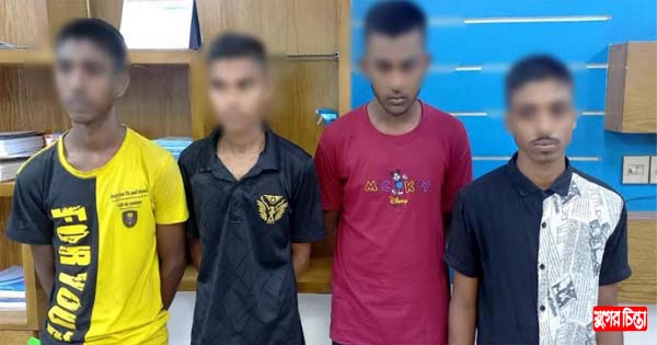 ফতুল্লায় চার বখাটে কিশোরের চুল কেটে দিলো পুলিশ