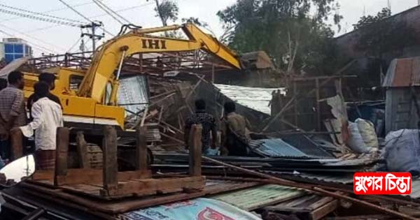 কাঁচপুরে অবৈধভাবে স্থাপনা নির্মাণ করায় উচ্ছেদ অভিযান