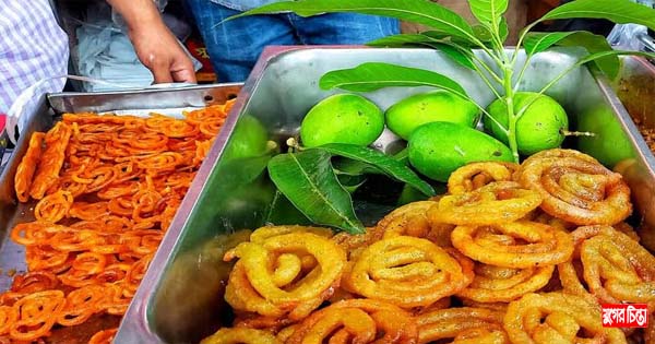 সুগন্ধায় কাঁচা আমের জিলাপি, আকর্ষণ হিসেবেই কিনছে ক্রেতারা