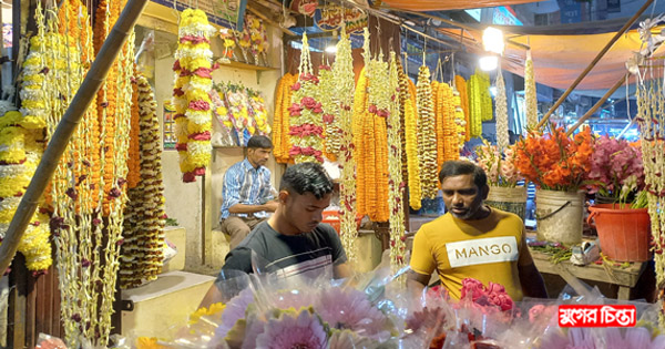 শহর জুড়ে জমে উঠেছে ফুলের ব্যবসা