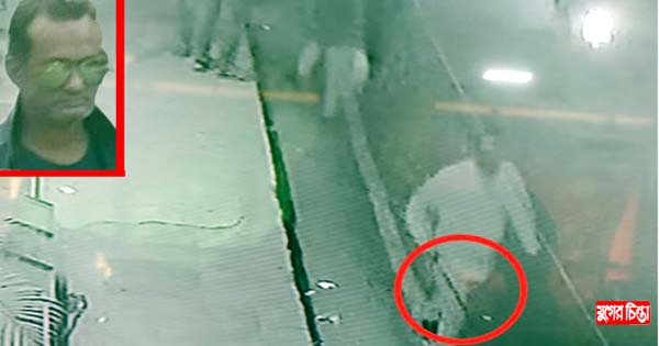 যুবদল সন্ত্রাসী রিপনের ধারালো অস্ত্র নিয়ে এলাকায় মহড়া