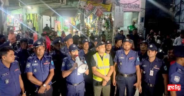 আইনশৃঙ্খলা পরিস্থিতি সুষ্ঠু রাখতে ফতুল্লা থানা পুলিশের মহড়া
