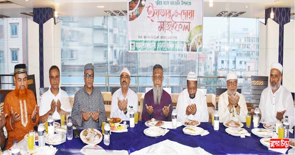 জেলা দোকান মালিক সমিতির দোয়া ও ইফতার মাহফিল অনুষ্ঠিত হয়