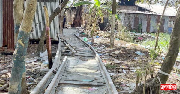 হারাতে বসেছে ঐতিহ্যবাহী ট্রেনের রেললাইন