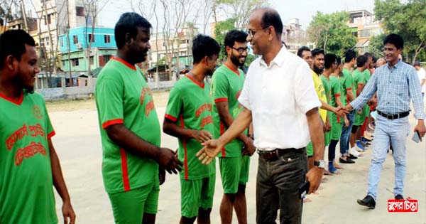 প্রাউড টেক্সটাইলের ফুটবল টুর্নামেন্টের ফাইনাল ও পুরস্কার বিতরণ