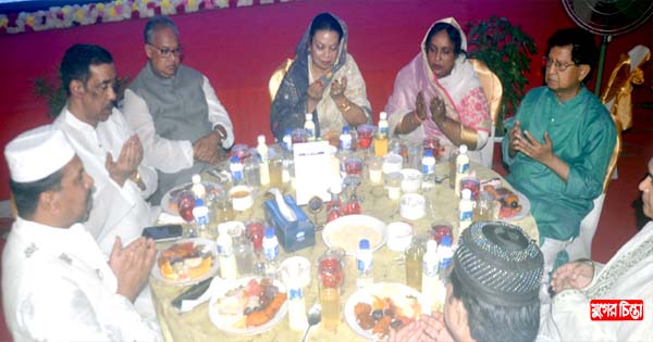 এক টেবিলে শামীম-আইভী
