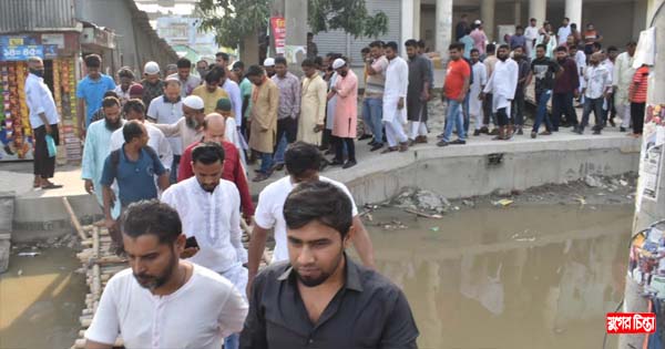 পুলিশের নাম ভাঙিয়ে স্বেচ্ছাসেবক দলের স্ট্যান্ডবাজি!