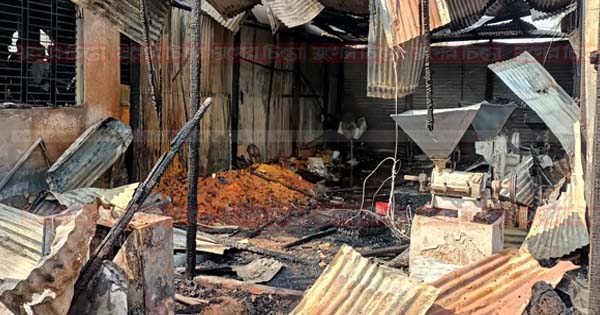 বন্দরে ভূঁইয়া এন্টারপ্রাইজের গোডাউনে অগ্নিকাণ্ডে ব্যাপক ক্ষয়ক্ষতি