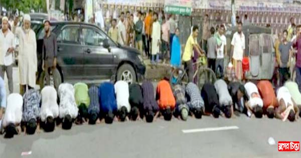 সোহাগ রনি নৌকা পাওয়ায় রাস্তায় সেজদায় লুটিয়েপড়েন রনি&rsquo;র নেতাকর্মীরা