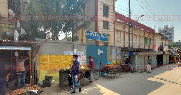 সিদ্ধিরগঞ্জে স্কুলের জায়গায় দোকান নির্মাণ করে ভাড়া