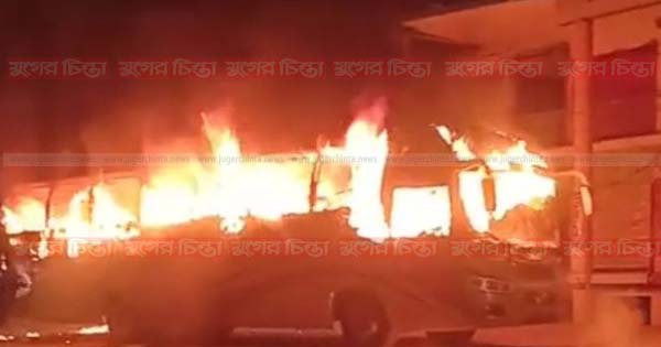 ঢাকা সিলেট মহাসড়কে চলন্ত বাসে আগুন