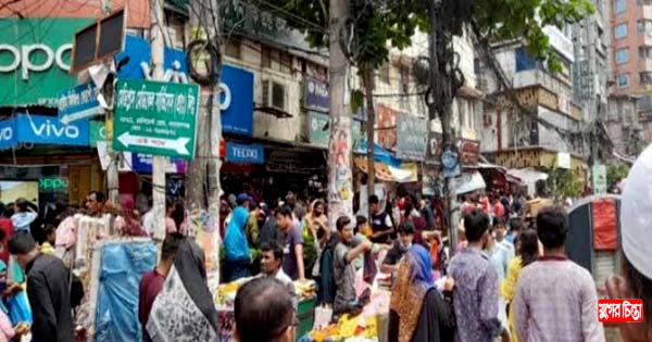 পুলিশের ঢিলেঢালা টহলে আবারো ফুটপাতে হকাররা