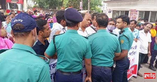 ঢাকায় বেকা শ্রমিকদের বিক্ষোভ, বেপজায় স্মারকলিপি