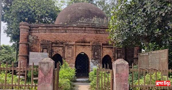 কালের বিবর্তনেও ঠায় দাঁড়িয়ে আছে সোনারগাঁয়ের গোয়ালদী মসজিদ