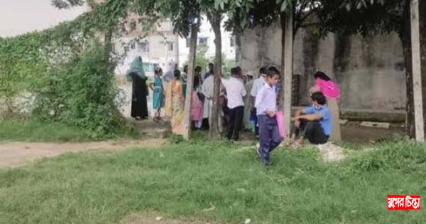ঘন্টার পর ঘন্টা শিক্ষার্থীদের রোদে বসিয়ে আয়োজকরা লাপাত্তা!