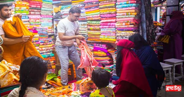 দুই বছর পর মার্কেটগুলোতে জমজমাট ঈদের বেচাকেনা