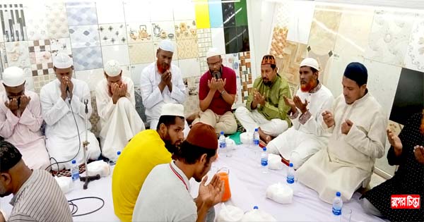 রয়েল ফ্যাশন টাইলসের আয়োজনে টাইলস দোকান মালিকসমিতির ইফতার অনুষ্ঠিত