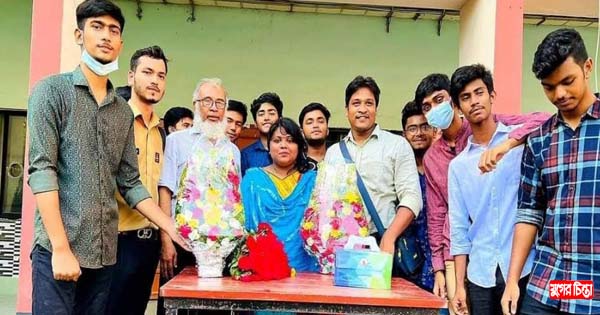 শিক্ষার্থীদের দাঁড় করিয়ে রেখে এক শিক্ষকের জন্মদিন পালন