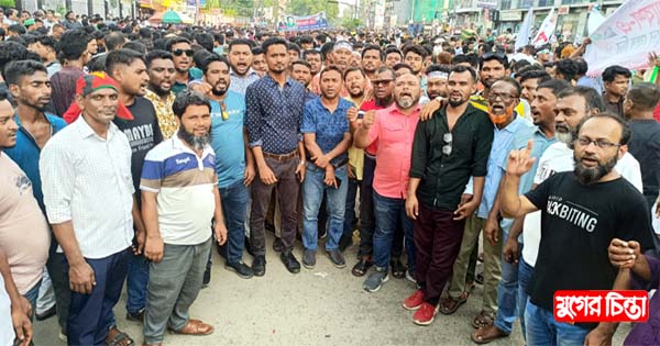 গণতন্ত্র দিবসের সমাবেশে মহানগর স্বেচ্ছাসেবকদলের শোডাউন