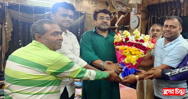 আজমেরী ওসমানকে নবনির্বাচিত সভাপতি শেখ মো.ফারুকের ফুলের&nbsp;শুভেচ্ছা