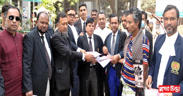 আদালতপাড়ায় মহানগর বিএনপির লিফলেট বিতরণ