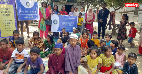 বেদেপাড়ায় সুবিধাবঞ্চিত শিশুদের জন্য স্কুল ব্যাগ ও স্যান্ডেল বিতরণ