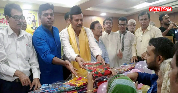 শারদীয় দুর্গোৎসব উপলক্ষে&nbsp;হিন্দু মহাজোটের বস্ত্র বিতরণ