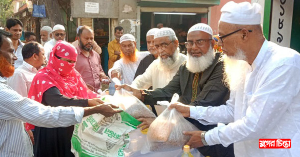 আলীরটেকে জাকির চেয়ারম্যানের ইফতার সামগ্রী বিতরণ