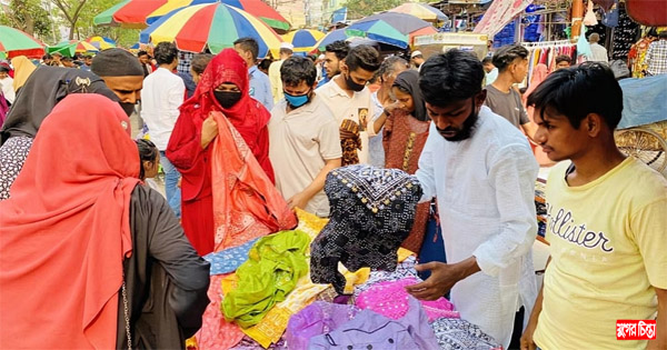 ঈদের আগে হলিডে মার্কেটে উপচেপড়া ভিড়