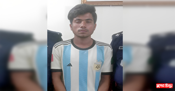স্কুল ব্যাগে মদের বোতলসহ &nbsp;যুবক গ্রেফতার