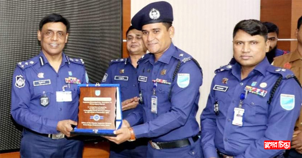 ঢাকা রেঞ্জের মাদক উদ্ধারকারী; শ্রেষ্ঠ ওসি&nbsp;(তদন্ত) আহসানউল্লাহ