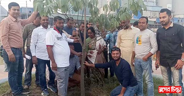 বন্দরে পার্ক পরিদর্শন শেষে বৃক্ষরোপণ করলেন মেয়র আইভী&rsquo;র