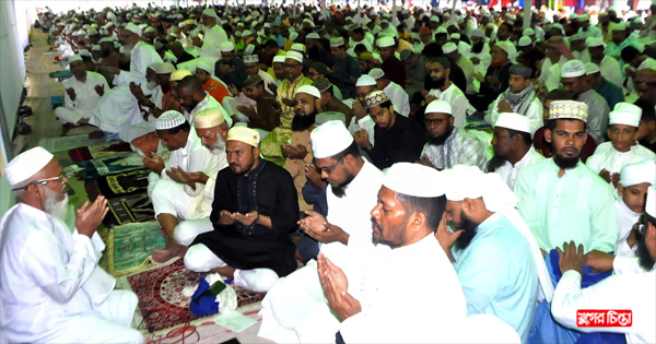 খানপুর হাসপাতাল রোডে বৃহত্তর ঈদ জামাত অনুষ্ঠিত