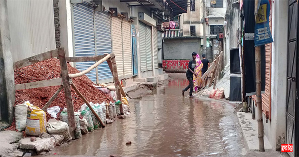 ফতুল্লা শাসনগাঁওয়ের সড়ক&nbsp;তলিয়ে গেছে পানিতে