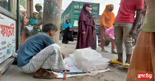 ইফতারে এক টুকরো বরফেই প্রশান্তি