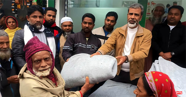 নাসিক মেয়রের উদ্যোগে ৪নং ওয়ার্ডে শীতার্তদের মাঝে কম্বল বিতরণ