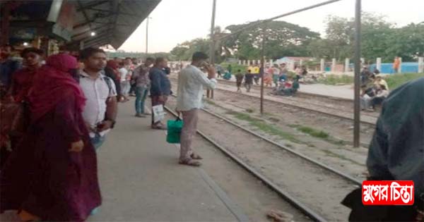 ঈদের ছুটি কাটিয়ে কর্মস্থলে ফিরছে মানুষ
