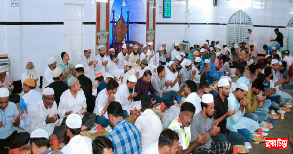 নাসিম ওসমান জামে &nbsp;মসজিদে ইফতার