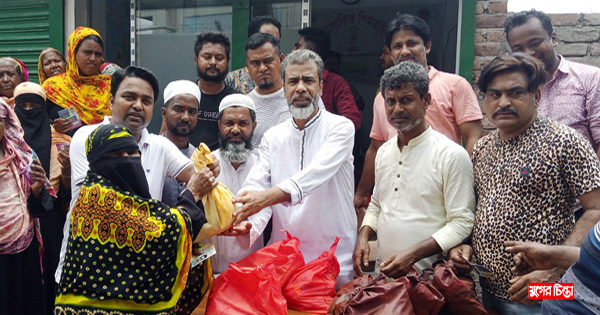 দুই হাজার মানুষের মাঝে&nbsp;সেমাই চিনি কাপড় বিতরণ
