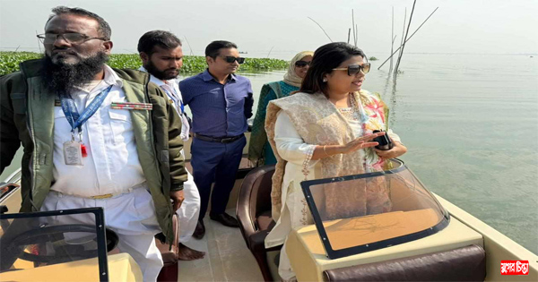 মেঘনা নদীর মাছের ঘের সরানোর সাতদিনের সময় বেধে দিলেন ইউএনও