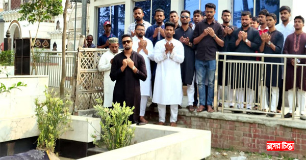 মৃত্যুবার্ষিকীতে দাদা&rsquo;র কবর জিয়ারত করলেন নাতি অয়ন ওসমান