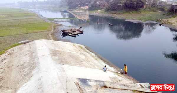 রাবার ড্যাম স্থাপনের তিন বছর পরেই নষ্ট, ব্যাহত হচ্ছে ধান চাষ