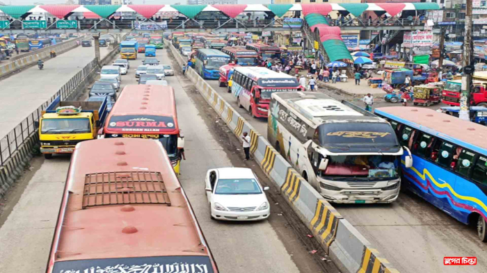ঢাকা-চট্টগ্রাম মহাসড়কে ১০ কিলোমিটার যানজট, যাত্রী দুর্ভোগ চরমে