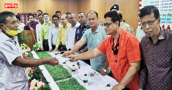 শারদীয় দুর্গোৎসব উপলক্ষে নারায়ণগঞ্জ ঐক্য পরিষদের অনুদান প্রদান