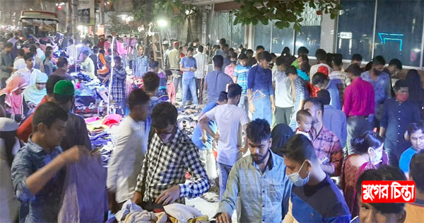 ঈদের কেনাকাটায় শপিংমলে ভিড় কম, ফুটপাতে বেশি