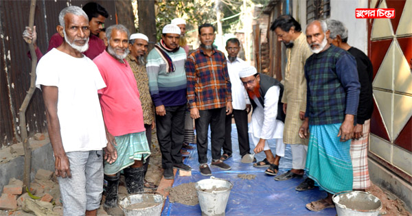 নিজ অর্থায়নে প্রধান বাড়ির সড়কের ঢালাই করেন নবী হোসেন প্রধান
