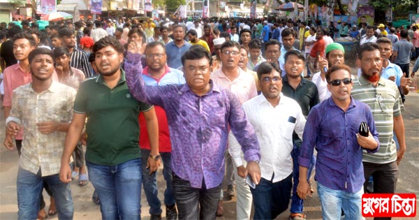 স্বেচ্ছাসেবক লীগের সম্মেলনে মজিবুর রহমানের মিছিল নিয়ে যোগদান